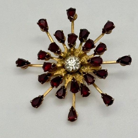 Vintage Starburst Brooch or Pendant With Faceted Prong Set Faux Garnets Unmarked - Picture 4 of 7